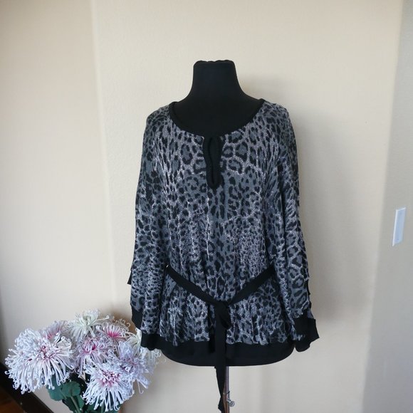 Questions Butterfly Top- Size M - Picture 2 of 10